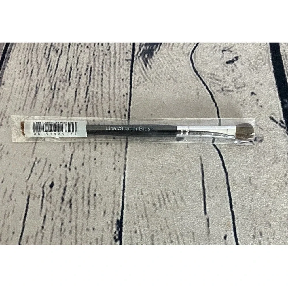 Younique liner shader